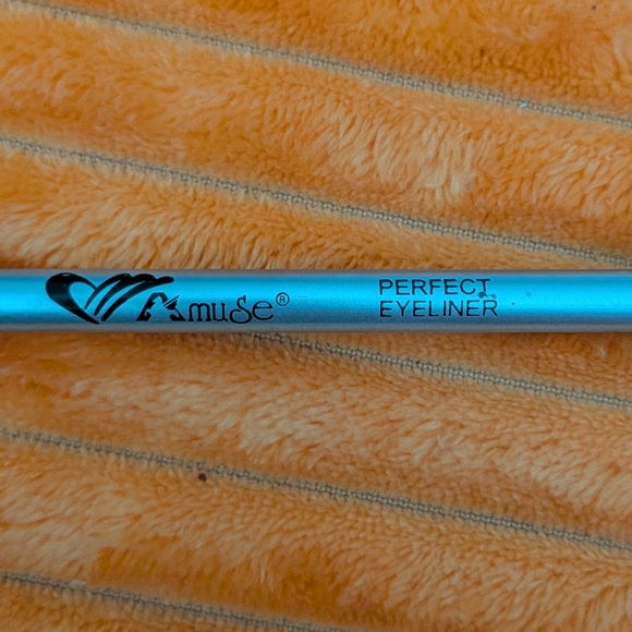 Clinique Mascara & Makeup Set with Jonathan Adler Design Bag - Picture 4 of 8